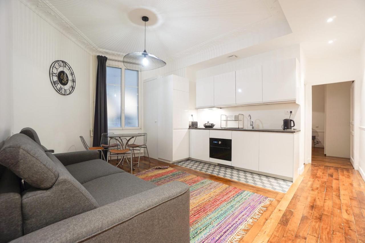 Апартаменты Large Flat At 2 Steps From The Eiffel Tower Париж Экстерьер фото