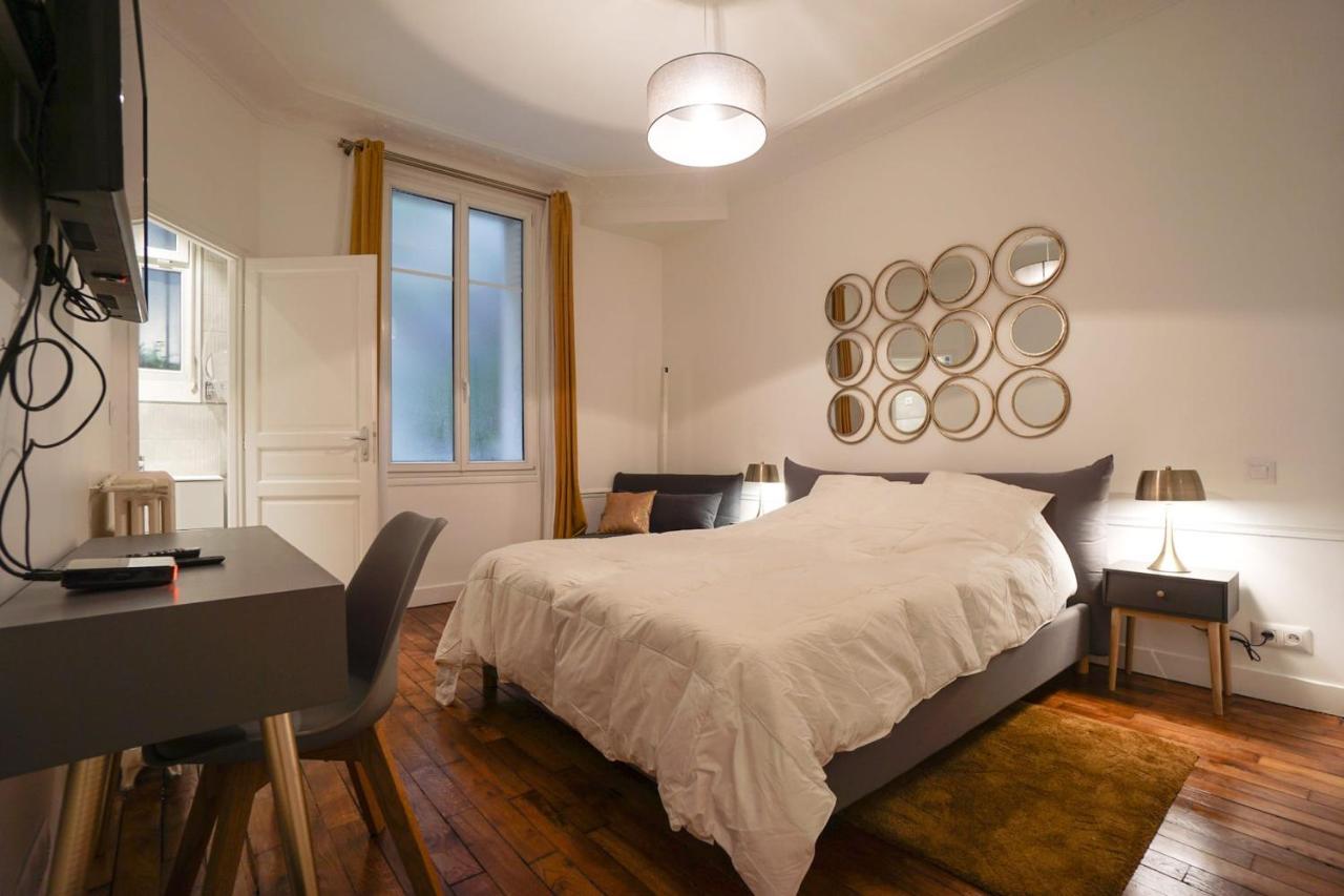 Апартаменты Large Flat At 2 Steps From The Eiffel Tower Париж Экстерьер фото